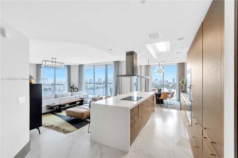Condominio en venta en North Miami Beach, Florida, 3 dormitorios, 206.71 m2 № 1862840 - foto 5