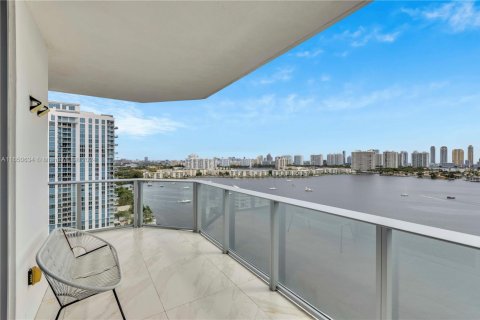 Condominio en venta en North Miami Beach, Florida, 3 dormitorios, 206.71 m2 № 1862840 - foto 17