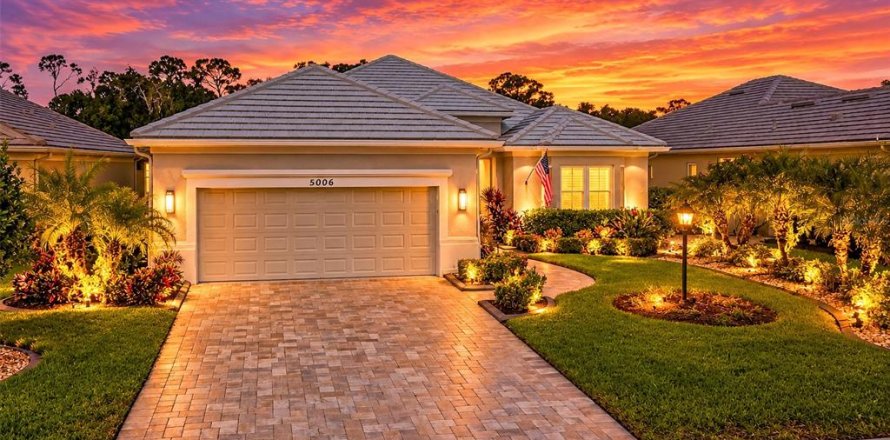 House in Bradenton, Florida 3 bedrooms, 226.96 sq.m. № 2396398