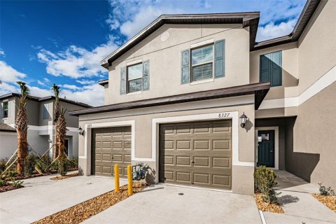 Townhouse in New Port Richey, Florida 2 bedrooms, 140.56 sq.m. № 2284413