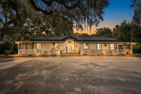 House in Chiefland, Florida 3 bedrooms, 175.68 sq.m. № 2218537