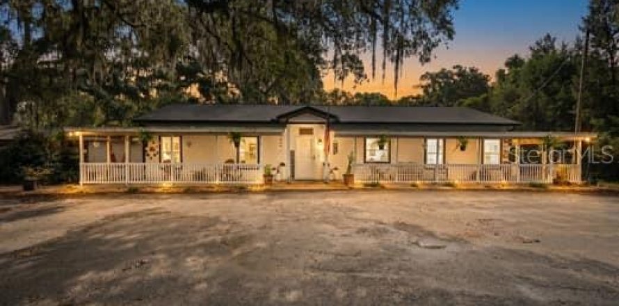 House in Chiefland, Florida 3 bedrooms, 175.68 sq.m. № 2218537