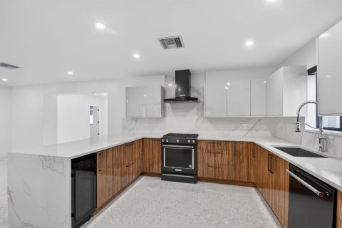 Купить виллу или дом в Норт-Палм-Бич, Флорида 3 комнаты, 205.31м2, № 2146535 - фото 19