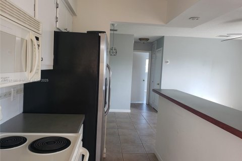 Condo in Hollywood, Florida, 1 bedroom  № 1702021 - photo 11