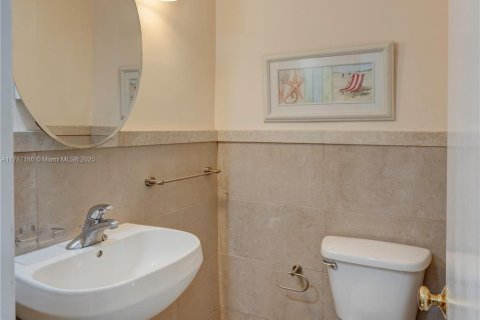 Condo in Hollywood, Florida, 1 bedroom  № 1702021 - photo 17