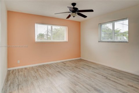 Condo in Hollywood, Florida, 1 bedroom  № 1702021 - photo 16