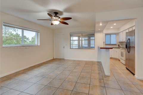 Condo in Hollywood, Florida, 1 bedroom  № 1702021 - photo 14