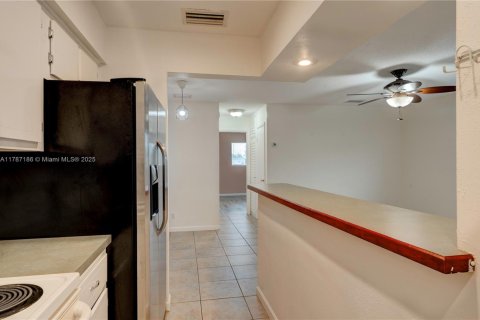 Condo in Hollywood, Florida, 1 bedroom  № 1702021 - photo 21