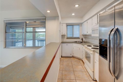 Condo in Hollywood, Florida, 1 bedroom  № 1702021 - photo 22