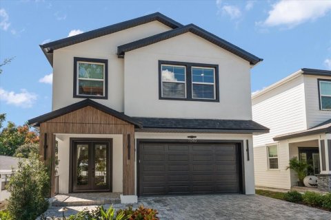 House in Dunedin, Florida 5 bedrooms, 278.71 sq.m. № 2419708