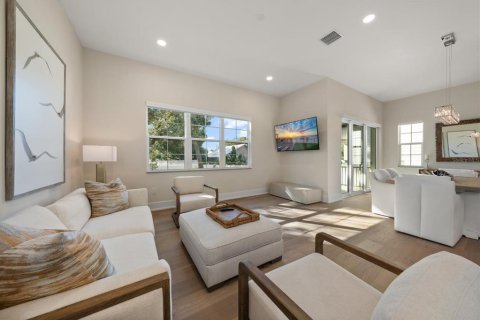 House in Dunedin, Florida 5 bedrooms, 278.71 sq.m. № 2419708 - photo 13