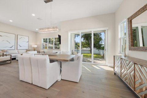 House in Dunedin, Florida 5 bedrooms, 278.71 sq.m. № 2419708 - photo 10