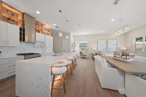House in Dunedin, Florida 5 bedrooms, 278.71 sq.m. № 2419708 - photo 6