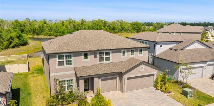 House in Spring Hill, Florida 5 bedrooms, 305.83 sq.m. № 1618821