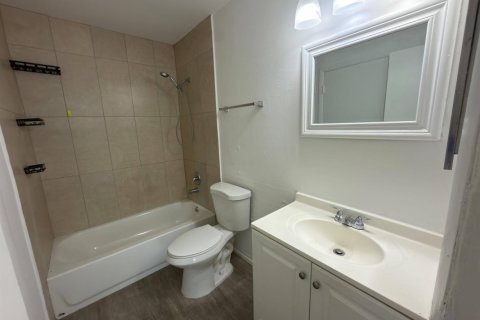 Condo in Lauderhill, Florida, 2 bedrooms  № 2087066 - photo 30