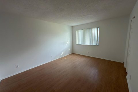 Condo in Lauderhill, Florida, 2 bedrooms  № 2087066 - photo 27