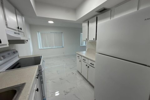 Condo in Lauderhill, Florida, 2 bedrooms  № 2087066 - photo 11