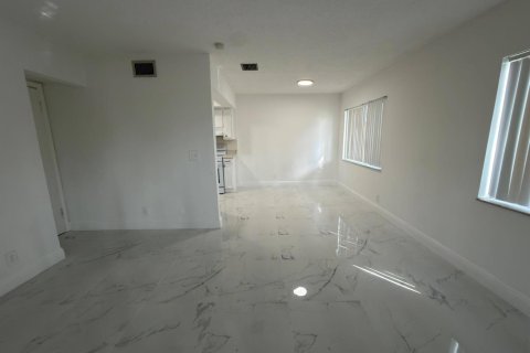 Condo in Lauderhill, Florida, 2 bedrooms  № 2087066 - photo 12