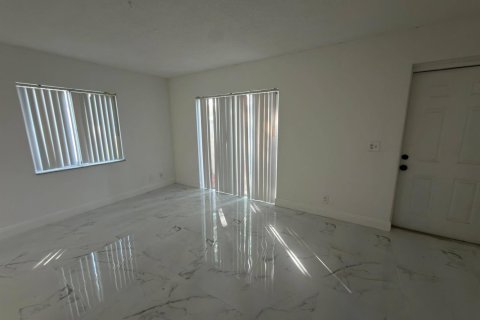 Condo in Lauderhill, Florida, 2 bedrooms  № 2087066 - photo 16