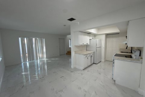 Condo in Lauderhill, Florida, 2 bedrooms  № 2087066 - photo 5