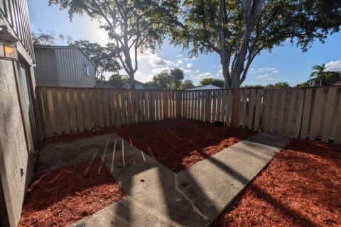 Condo in Lauderhill, Florida, 2 bedrooms  № 2087066 - photo 3