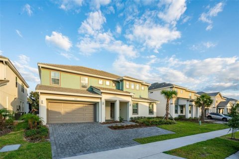 House in Kissimmee, Florida 9 bedrooms, 396.41 sq.m. № 1795608 - photo 1