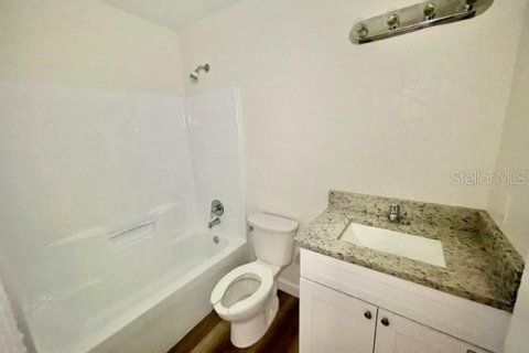 Propiedad comercial en venta en Plant City, Florida, 169.45 m2 № 1140394 - foto 6