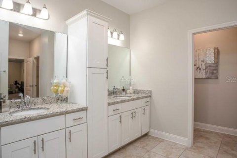 House in Thonotosassa, Florida 4 bedrooms, 290.78 sq.m. № 1841894 - photo 15