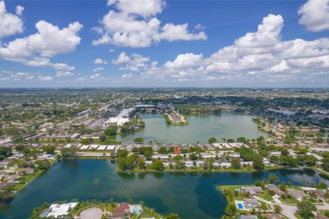 Touwnhouse à vendre à Coconut Creek, Floride: 2 chambres, 97.92 m2 № 1955494 - photo 16