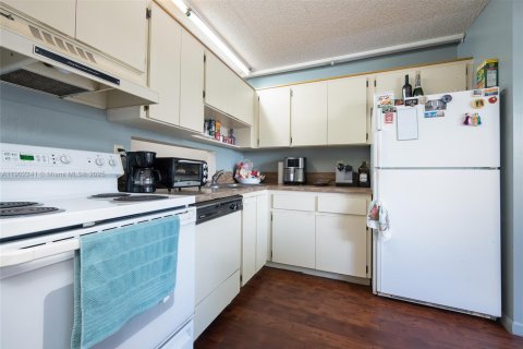 Touwnhouse à vendre à Coconut Creek, Floride: 2 chambres, 97.92 m2 № 1955494 - photo 6