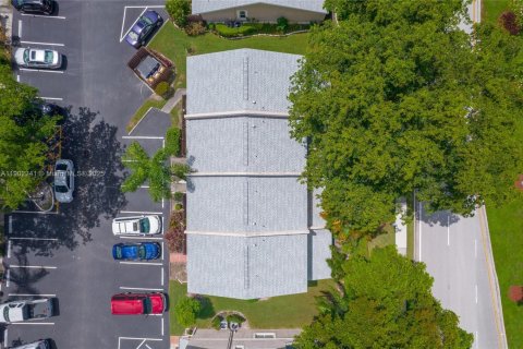 Touwnhouse à vendre à Coconut Creek, Floride: 2 chambres, 97.92 m2 № 1955494 - photo 18