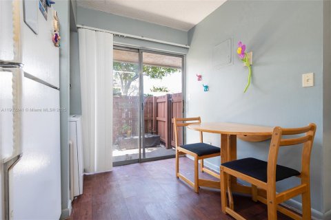 Touwnhouse à vendre à Coconut Creek, Floride: 2 chambres, 97.92 m2 № 1955494 - photo 4
