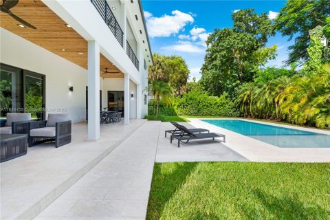 House in Miami, Florida 6 bedrooms, 560.01 sq.m. № 1941492 - photo 13