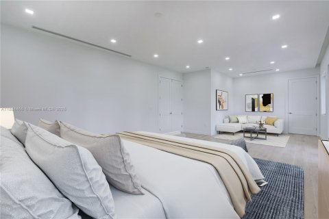 House in Miami, Florida 6 bedrooms, 560.01 sq.m. № 1941492 - photo 17