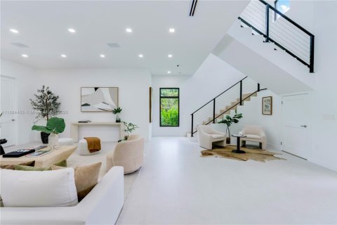 House in Miami, Florida 6 bedrooms, 560.01 sq.m. № 1941492 - photo 4