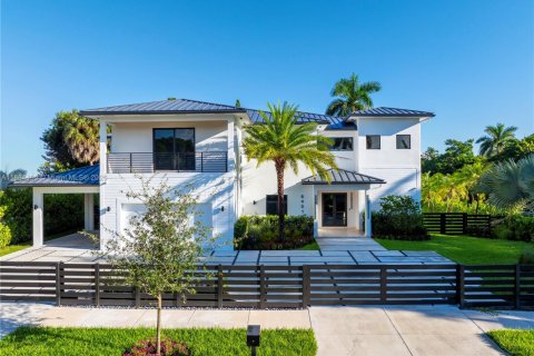 House in Miami, Florida 6 bedrooms, 560.01 sq.m. № 1941492 - photo 1