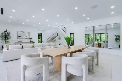House in Miami, Florida 6 bedrooms, 560.01 sq.m. № 1941492 - photo 9