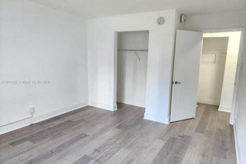 Apartamento en alquiler en Miami, Florida, 1 dormitorio, 46.45 m2 № 1951952 - foto 4