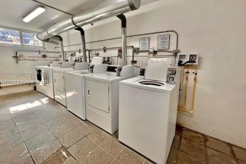 Apartamento en alquiler en Miami, Florida, 1 dormitorio, 46.45 m2 № 1951952 - foto 14