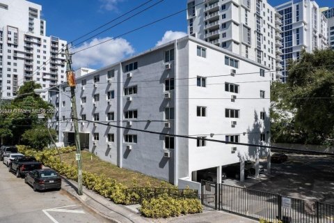 Apartamento en alquiler en Miami, Florida, 1 dormitorio, 46.45 m2 № 1951952 - foto 12