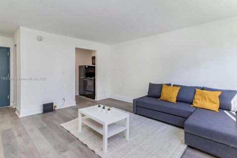 Apartamento en alquiler en Miami, Florida, 1 dormitorio, 46.45 m2 № 1951952 - foto 1