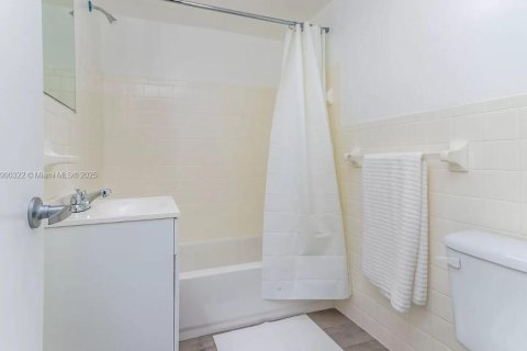 Apartamento en alquiler en Miami, Florida, 1 dormitorio, 46.45 m2 № 1951952 - foto 9