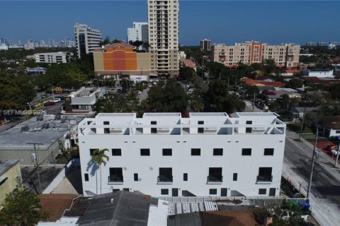 Adosado en alquiler en Miami, Florida, 3 dormitorios, 165.64 m2 № 2056659 - foto 15