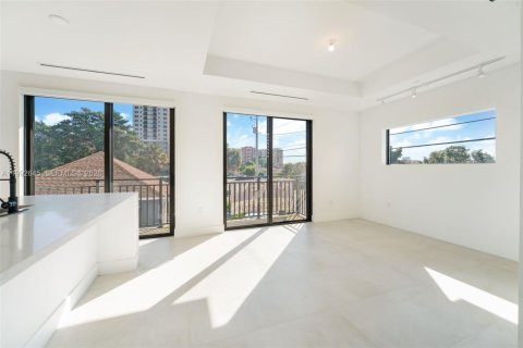 Adosado en alquiler en Miami, Florida, 3 dormitorios, 165.64 m2 № 2056659 - foto 3