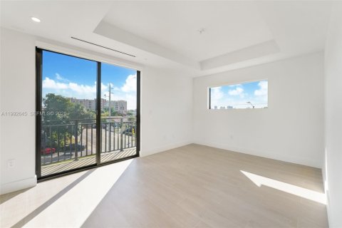 Adosado en alquiler en Miami, Florida, 3 dormitorios, 165.64 m2 № 2056659 - foto 4