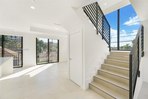 Adosado en Miami, Florida 3 dormitorios, 165.64 m2 № 2056659