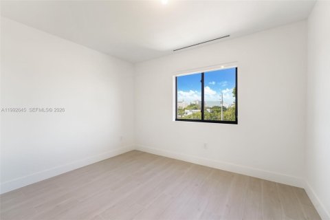 Adosado en alquiler en Miami, Florida, 3 dormitorios, 165.64 m2 № 2056659 - foto 7