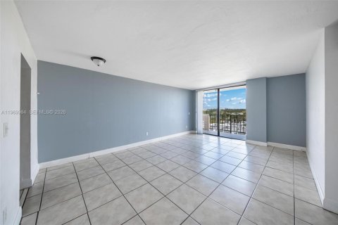 Condo in North Miami, Florida, 2 bedrooms  № 2086766 - photo 14