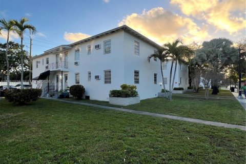 Appartement à louer à Miami, Floride: 2 chambres, 67.35 m2 № 2080163 - photo 2