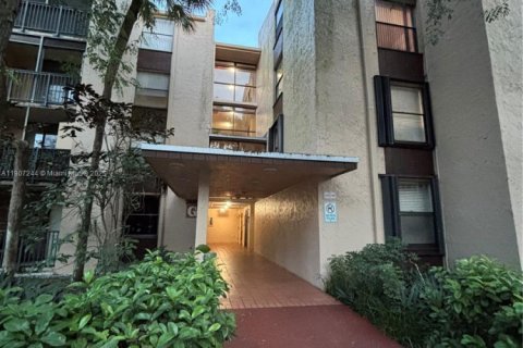 Condo in Miami, Florida, 1 bedroom  № 1971733 - photo 2